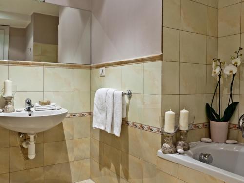 Prague Holiday Apartments Aparthotel 4*